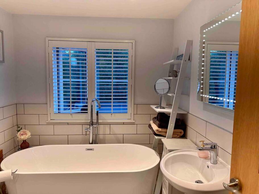 Contemporary, Open Plan, 3 Bedroom House In - Sleeps 5-6