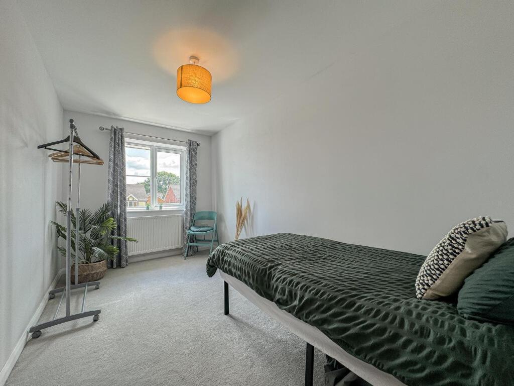Holiday home Contemporary, Open Plan, 3 Bedroom House In - Sleeps 5-6 *